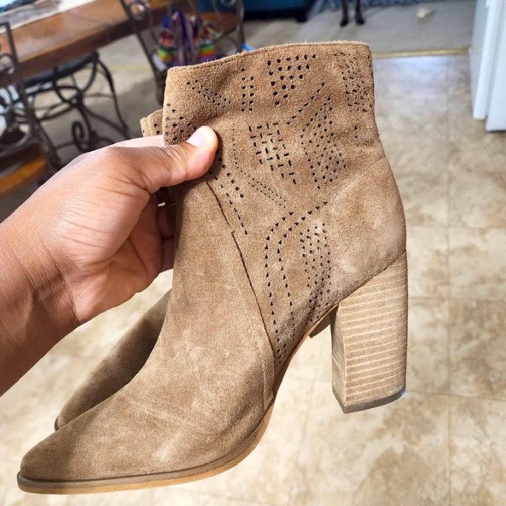 💥VINCE CAMUTO Boots